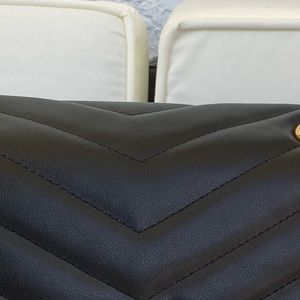 Reserved for Antoinette💗